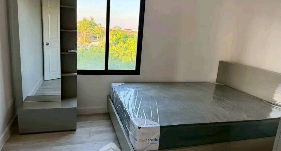 For rent 3 bedrooms townhouse in Suan Luang, Bangkok