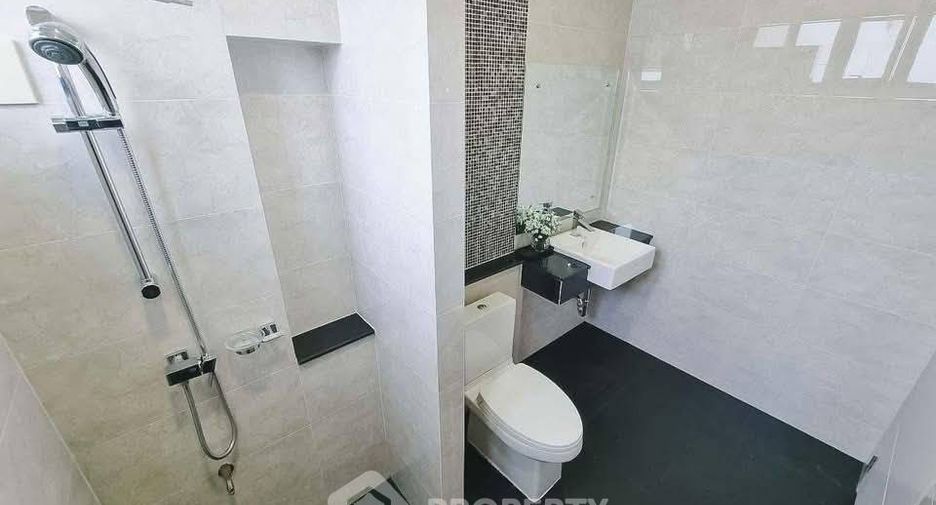 For rent 5 bedrooms house in Lat Krabang, Bangkok