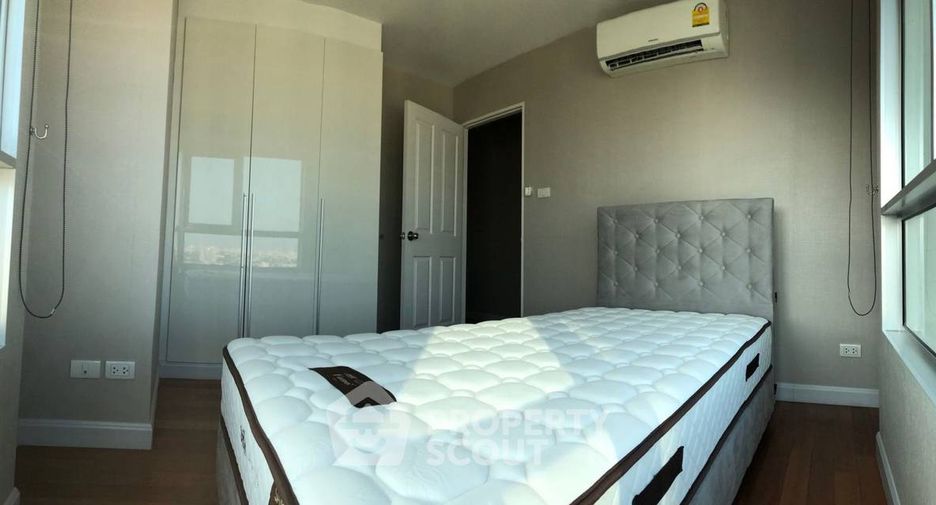 For rent 3 bedrooms condo in Huai Khwang, Bangkok
