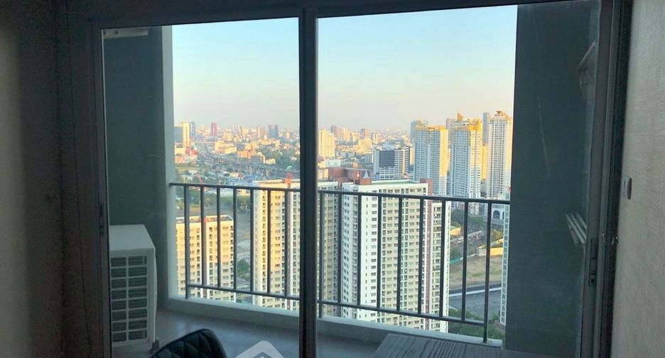For rent 3 bedrooms condo in Huai Khwang, Bangkok