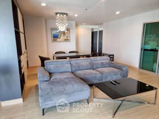For rent 3 bedrooms condo in Huai Khwang, Bangkok