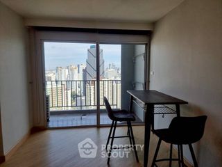 For rent 3 bedrooms condo in Huai Khwang, Bangkok