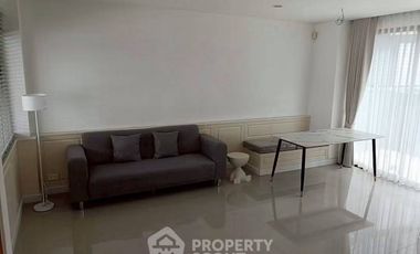 Casa adosada en alquiler de 3 habitaciones en Saphan Sung, Bangkok