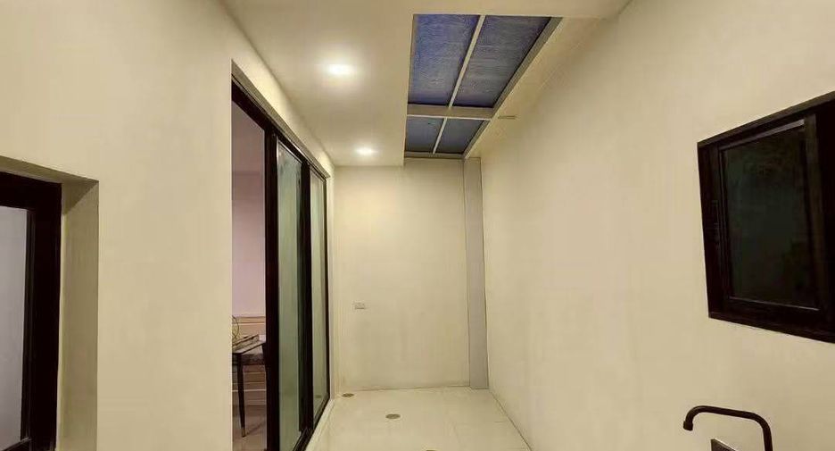 Casa adosada en alquiler de 3 habitaciones en Saphan Sung, Bangkok