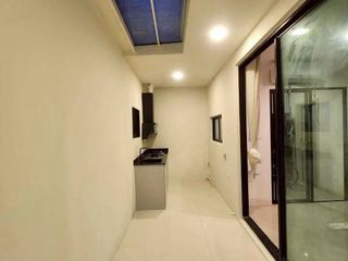 Casa adosada en alquiler de 3 habitaciones en Saphan Sung, Bangkok