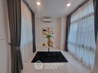 Casa en alquiler de 5 habitaciones en Saphan Sung, Bangkok