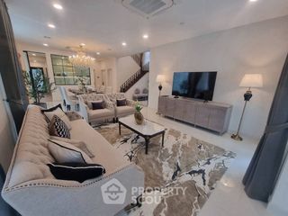 Casa en alquiler de 5 habitaciones en Saphan Sung, Bangkok