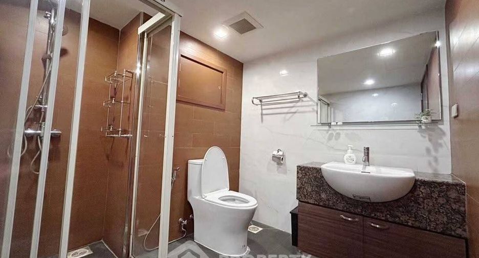 For rent 2 bedrooms condo in Phaya Thai, Bangkok