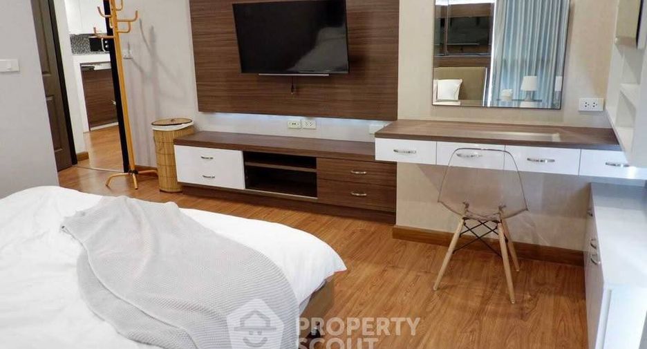 For rent 2 bedrooms condo in Phaya Thai, Bangkok