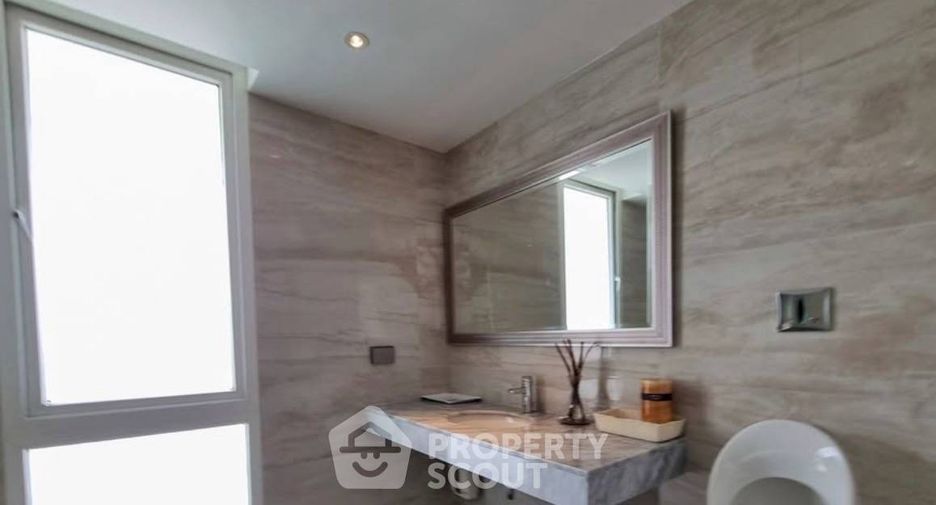 For rent 3 bedrooms condo in Watthana, Bangkok