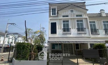 Casa adosada en alquiler de 3 habitaciones en Prawet, Bangkok