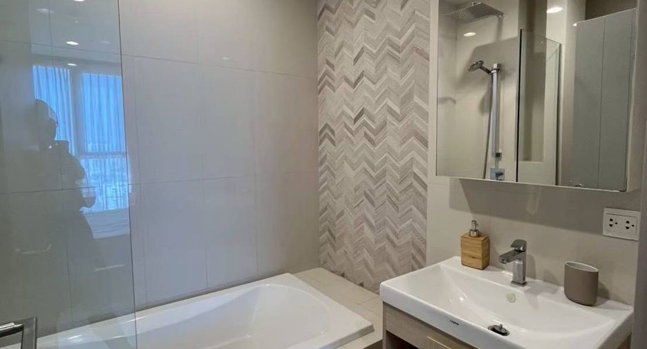 For rent 1 bed condo in Khlong Toei, Bangkok