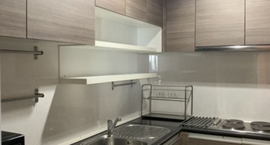 Wohnung zur Miete mit 3 Zimmer in Huai Khwang, Bangkok