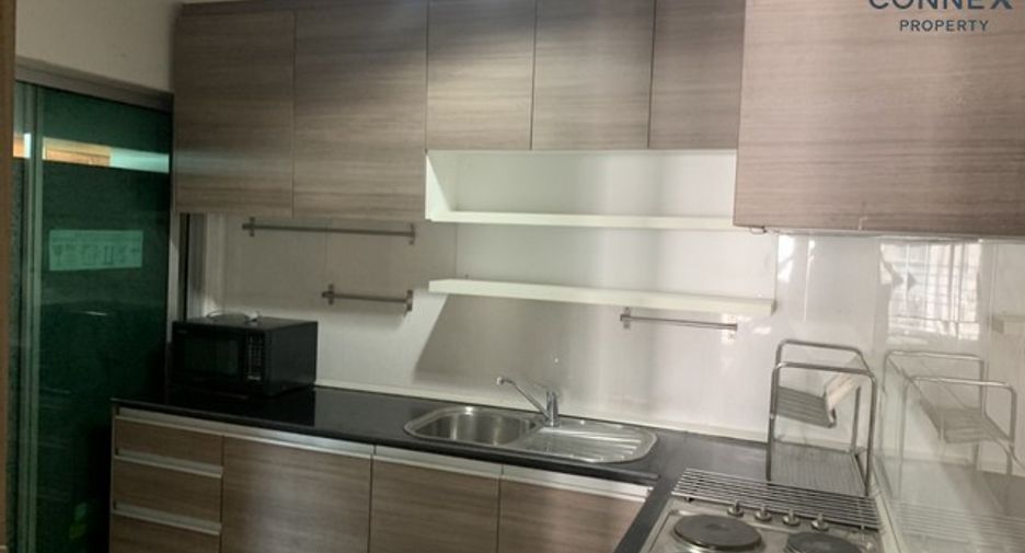 Wohnung zur Miete mit 3 Zimmer in Huai Khwang, Bangkok