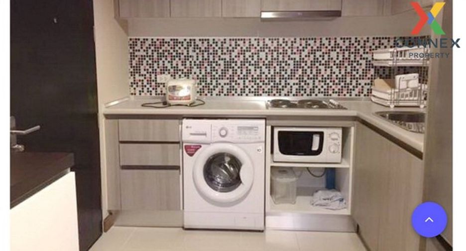 Condo en alquiler de 2 habitaciones en Huai Khwang, Bangkok