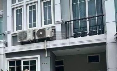 Casa adosada en venta de 3 habitaciones en Chom Thong, Bangkok