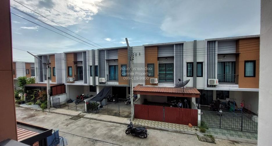 Casa adosada en venta de 3 habitaciones en Phan Thong, Chonburi
