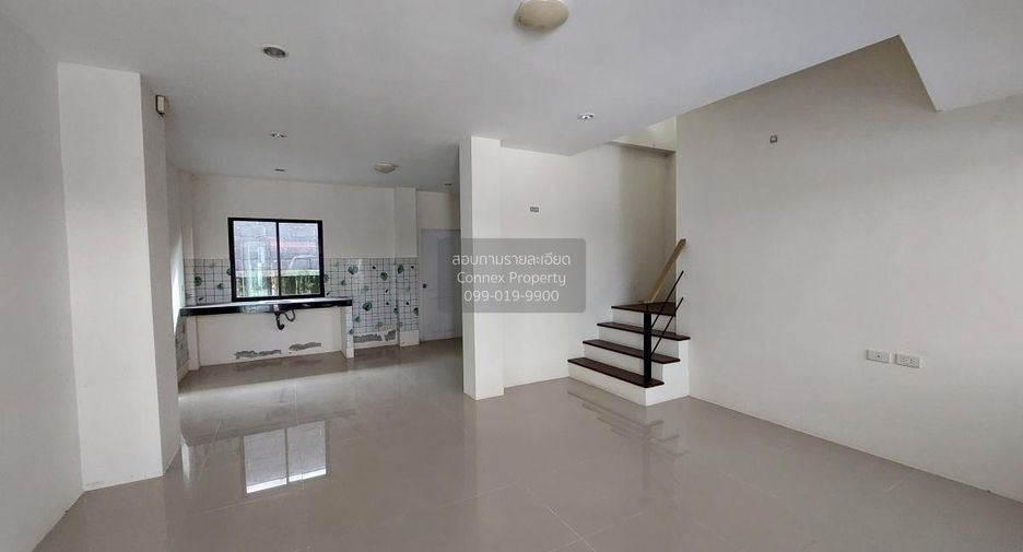 Casa adosada en venta de 3 habitaciones en Phan Thong, Chonburi