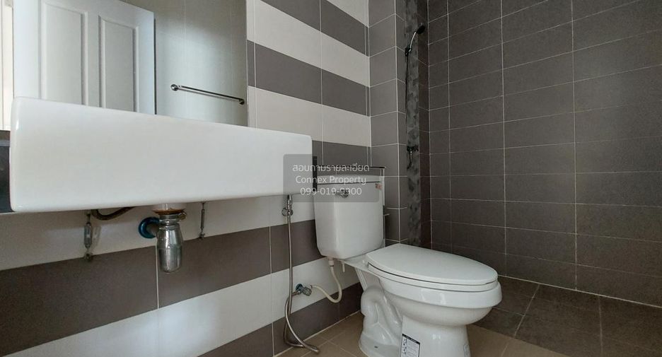Casa adosada en venta de 3 habitaciones en Phan Thong, Chonburi