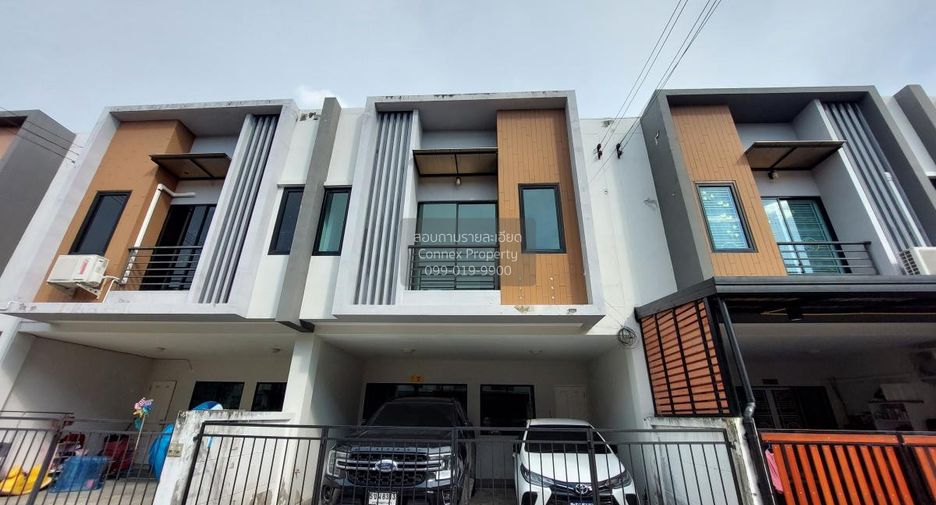 Casa adosada en venta de 3 habitaciones en Phan Thong, Chonburi