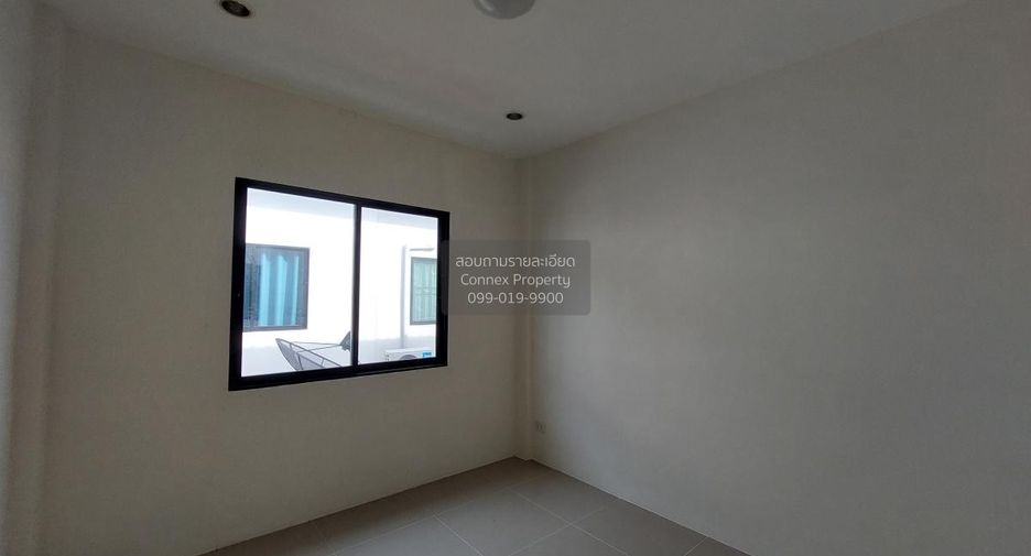 Casa adosada en venta de 3 habitaciones en Phan Thong, Chonburi