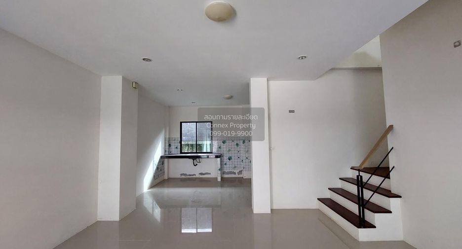 Casa adosada en venta de 3 habitaciones en Phan Thong, Chonburi