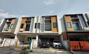 Casa adosada en venta de 3 habitaciones en Phan Thong, Chonburi