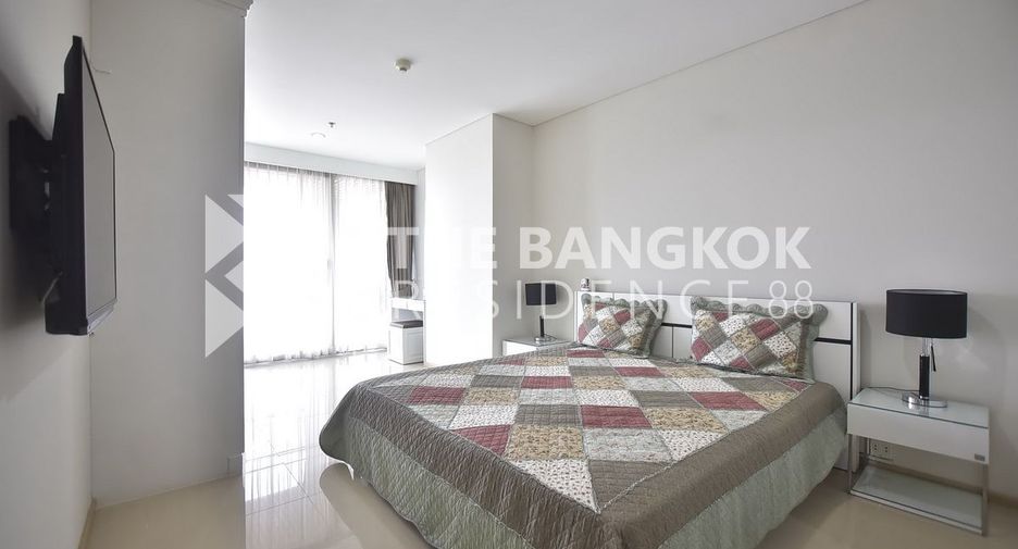 For rent 3 bedrooms condo in Khlong Toei, Bangkok