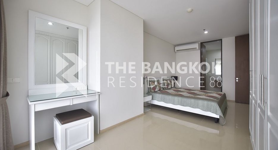 For rent 3 bedrooms condo in Khlong Toei, Bangkok