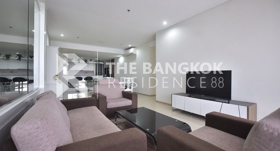 For rent 3 bedrooms condo in Khlong Toei, Bangkok
