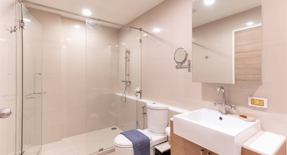 For rent 3 bedrooms condo in Khlong San, Bangkok