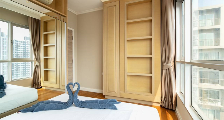 For rent 3 bedrooms condo in Khlong San, Bangkok