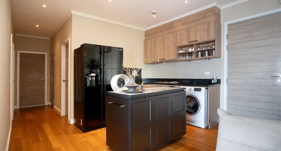 For rent 3 bedrooms condo in Khlong San, Bangkok