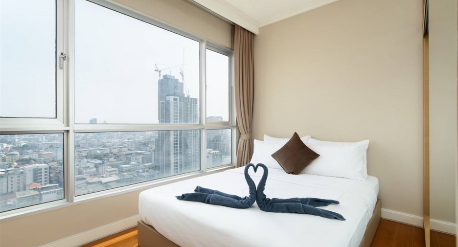 For rent 3 bedrooms condo in Khlong San, Bangkok
