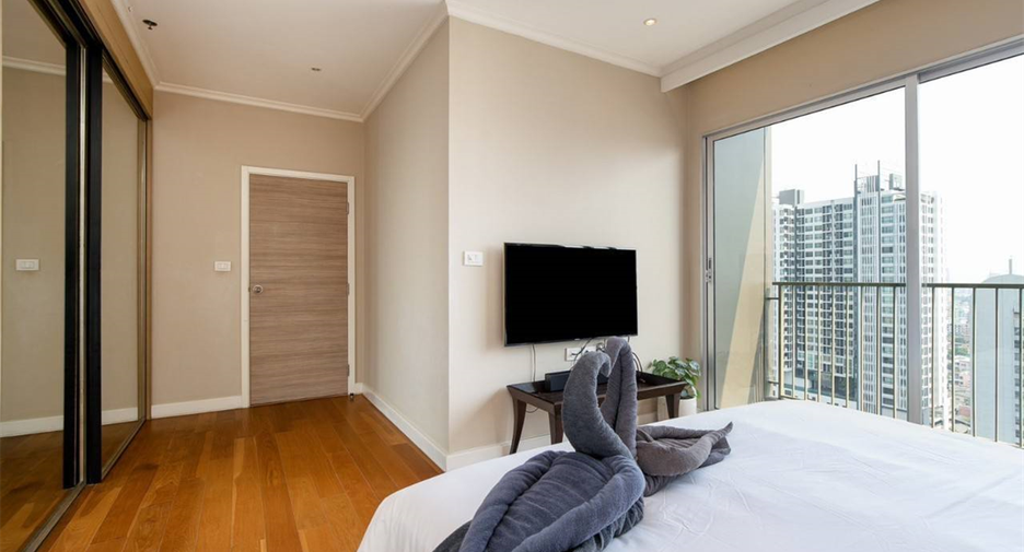 For rent 3 bedrooms condo in Khlong San, Bangkok