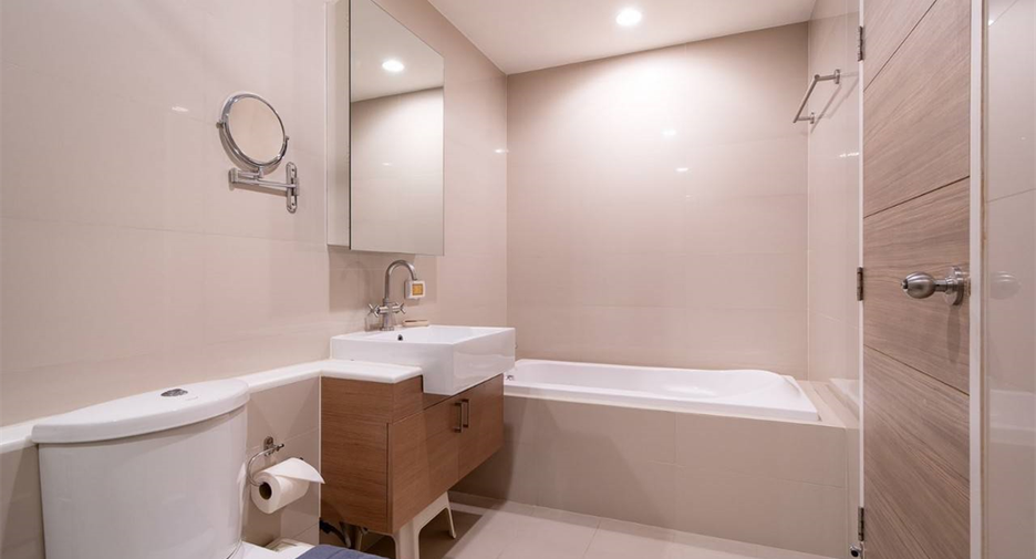 For rent 3 bedrooms condo in Khlong San, Bangkok