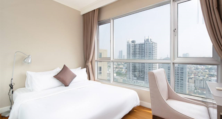 For rent 3 bedrooms condo in Khlong San, Bangkok