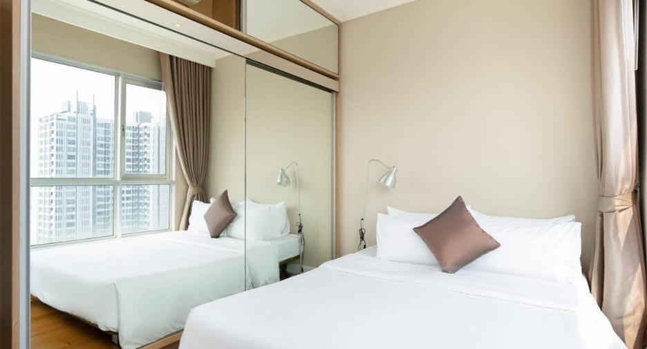 For rent 3 bedrooms condo in Khlong San, Bangkok