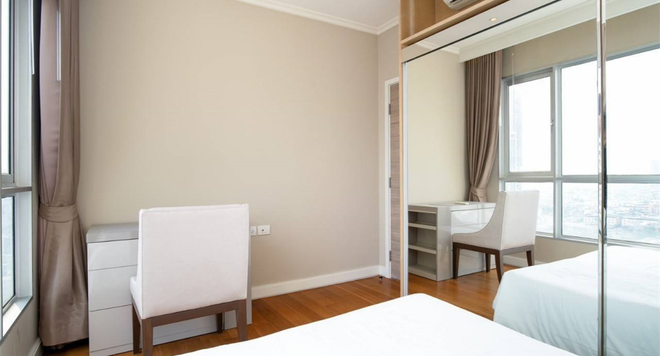 For rent 3 bedrooms condo in Khlong San, Bangkok