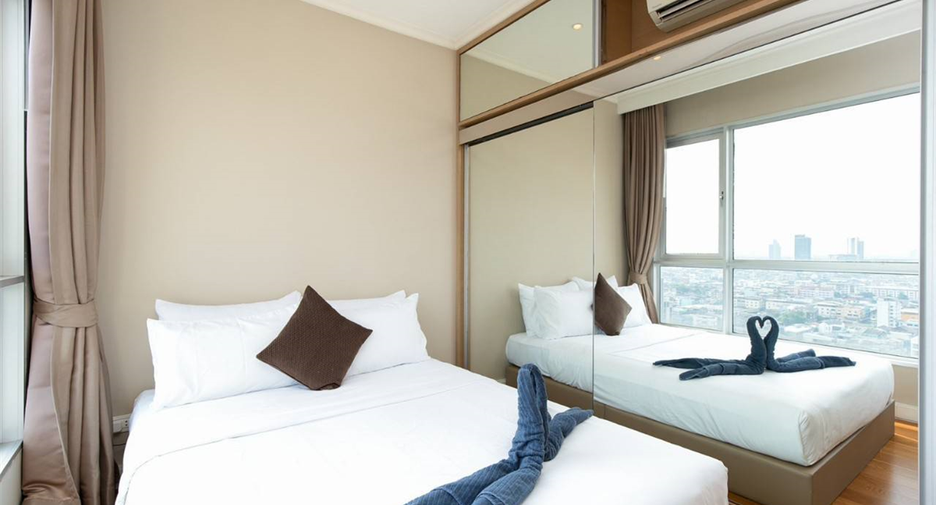 For rent 3 bedrooms condo in Khlong San, Bangkok