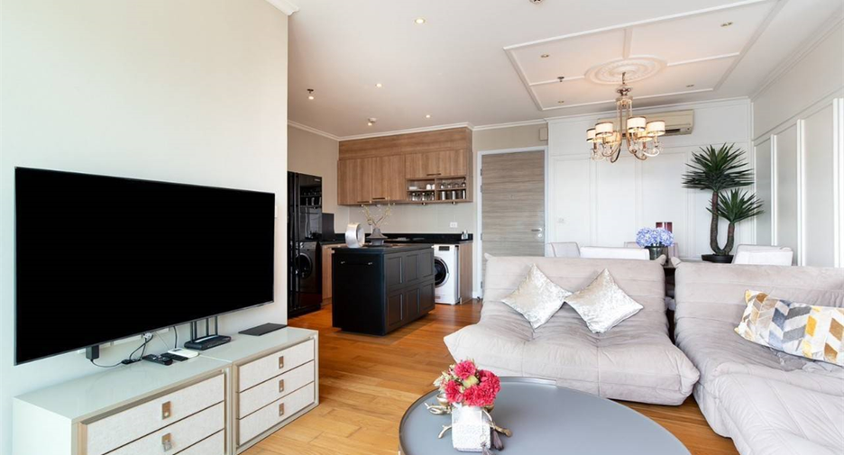 For rent 3 bedrooms condo in Khlong San, Bangkok