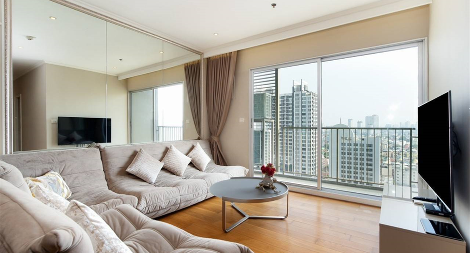 For rent 3 bedrooms condo in Khlong San, Bangkok