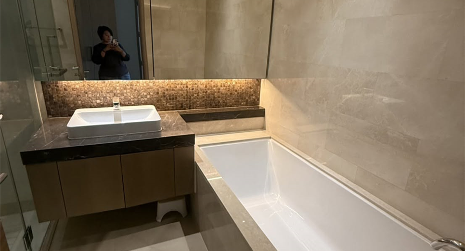 For rent 2 bedrooms condo in Pathum Wan, Bangkok