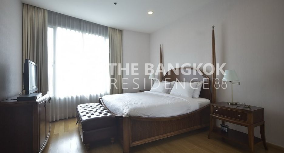For rent 3 bedrooms condo in Khlong Toei, Bangkok