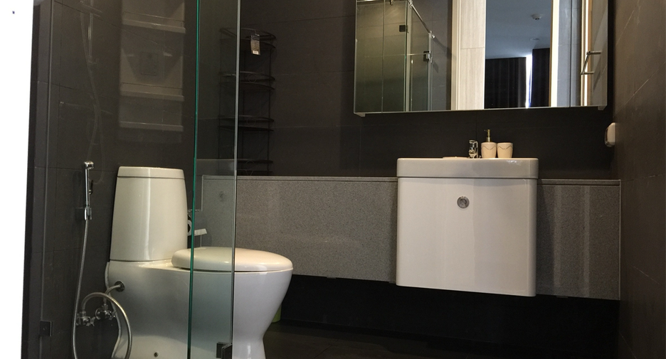 For rent 2 bedrooms condo in Pathum Wan, Bangkok