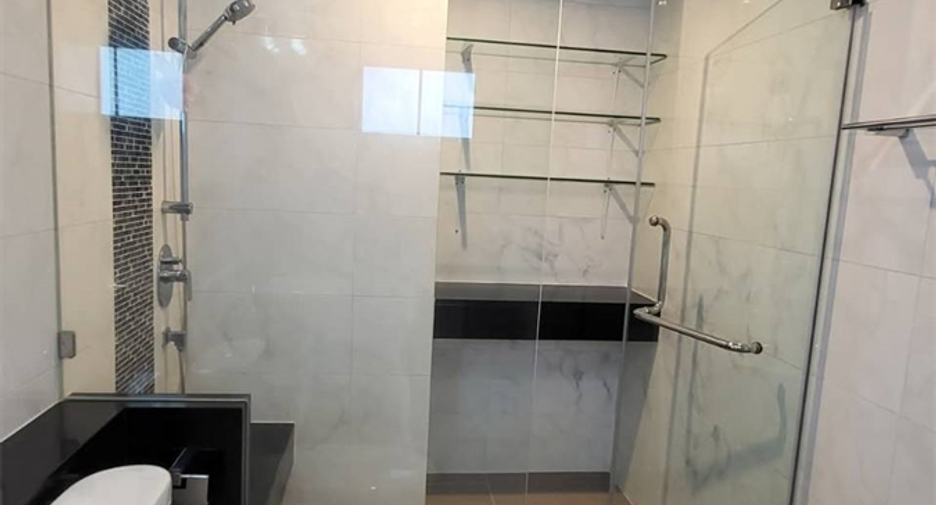 For rent 2 bedrooms condo in Yan Nawa, Bangkok