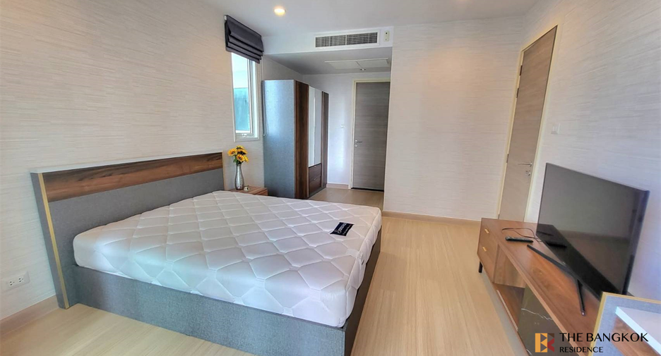 For rent 2 bedrooms condo in Yan Nawa, Bangkok