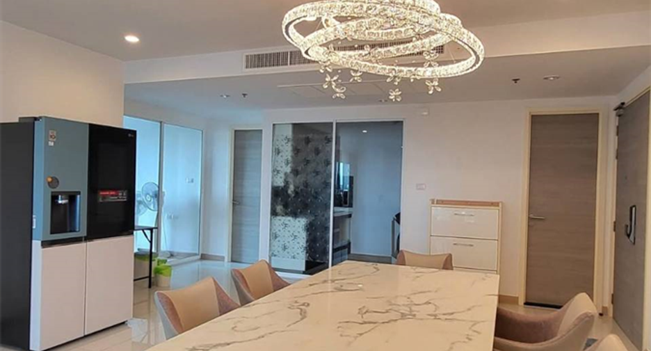 For rent 2 bedrooms condo in Yan Nawa, Bangkok