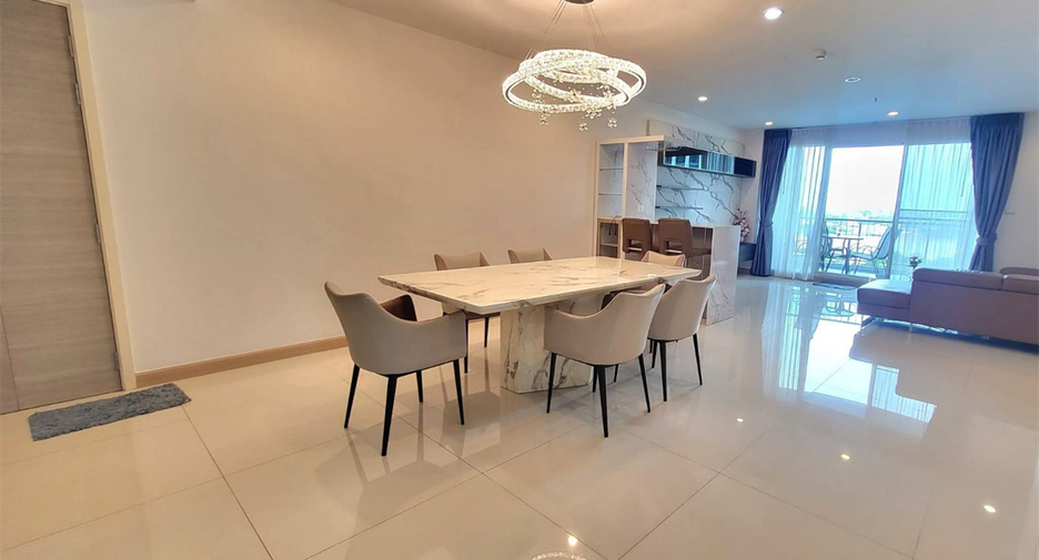 For rent 2 bedrooms condo in Yan Nawa, Bangkok