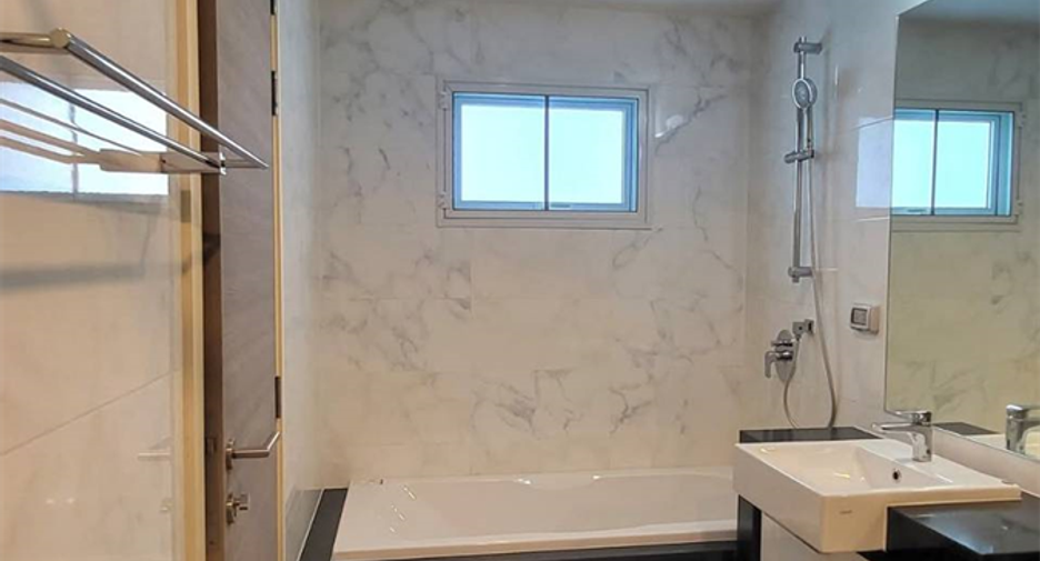 For rent 2 bedrooms condo in Yan Nawa, Bangkok